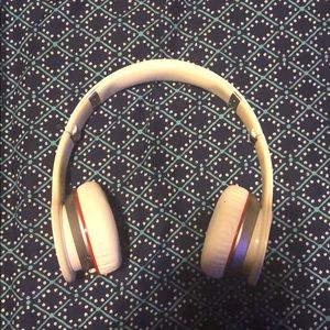 Solo wireless beats by Dre